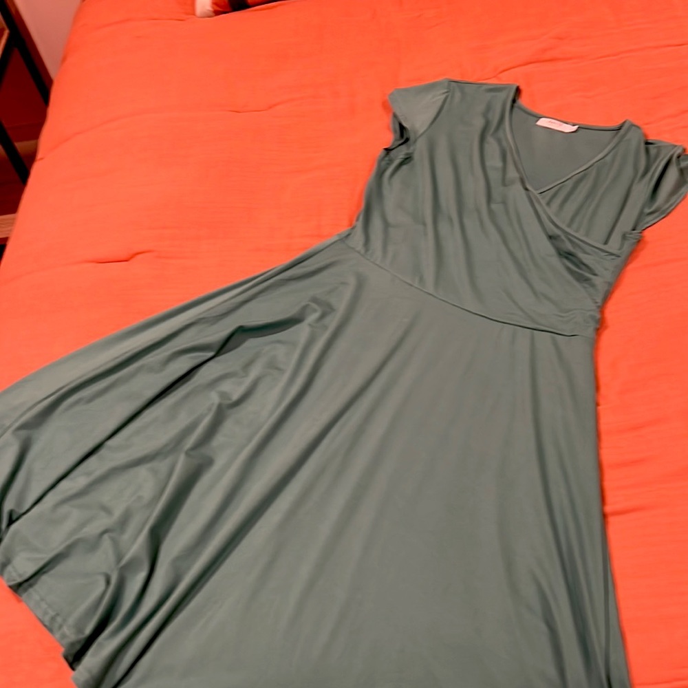 Boutique dress in green. Faux wrap. Size L. Like new.